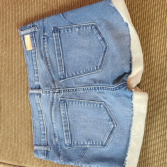 Juicy Couture Jean Shorts 8 - Picture 5 of 10